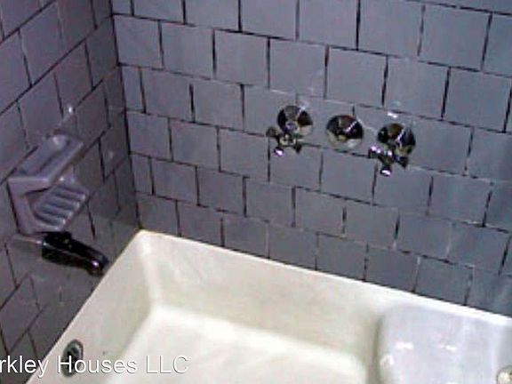 5th image of 1001 W 22nd St #8696782