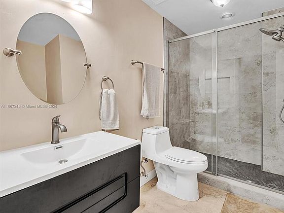 4th image of 700 NE 7th Ave APT 2