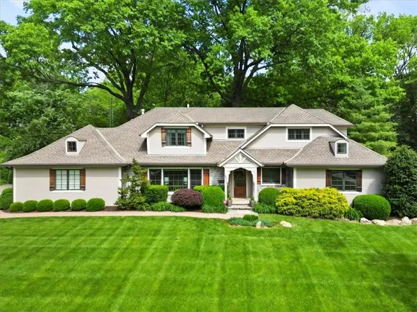 9511 Meadow Ln, Leawood, KS 66206