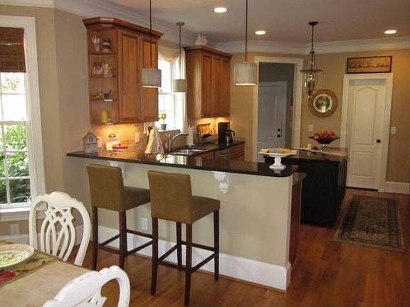 Kitchen W/Breakfast Bar