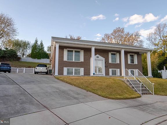 2nd image of 8006 Woodhaven Ct
