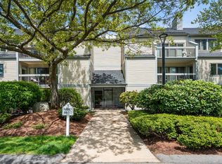 1100 Salem St APT 8, Lynnfield, MA 01940