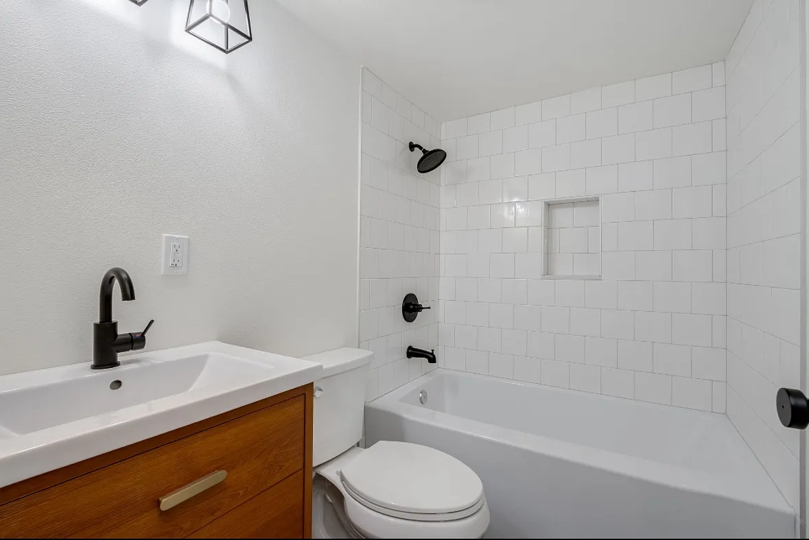 2 bed, 800 sqft, $1,800 — Photo 3