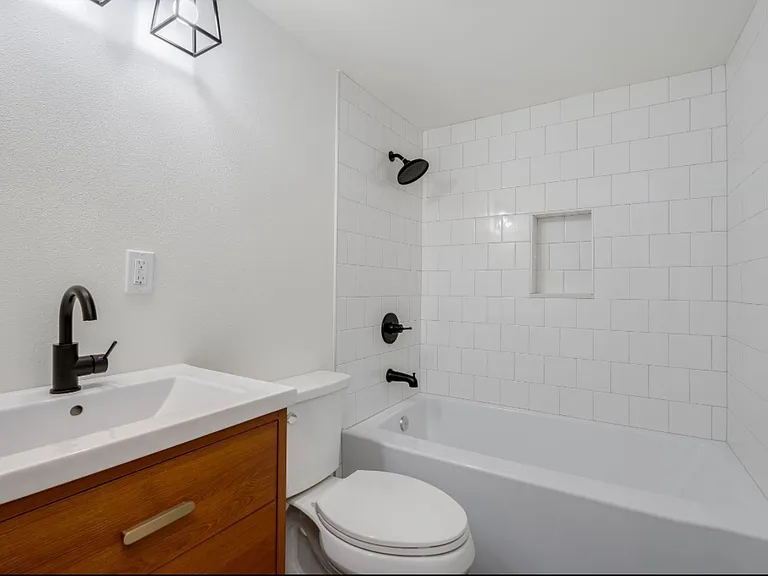 118 NE 74th Ave #B — Photo 3