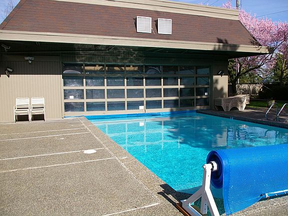 outdoor pool-common area