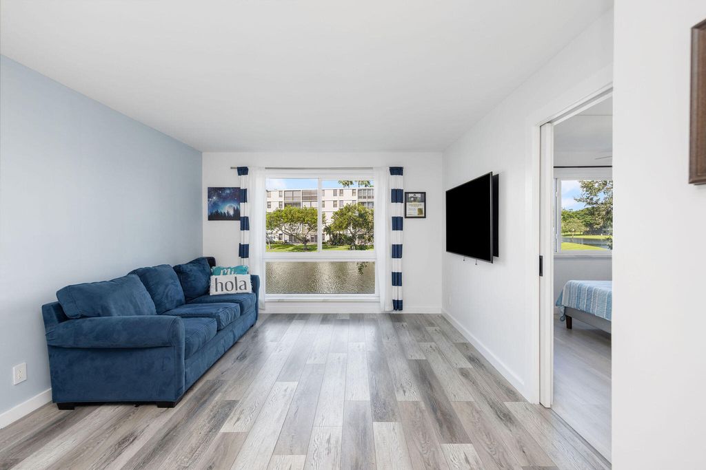 2106 S Cypress Bend Drive #207, photo 5