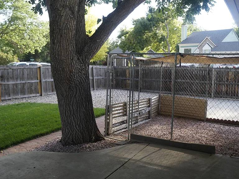 Covered 10' X 10' Dog Run.