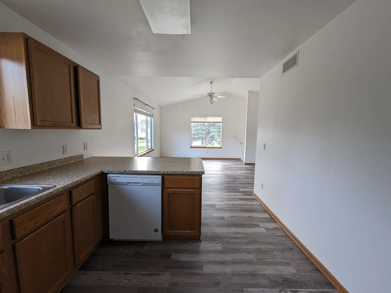 4 bed, 1556 sqft, $1,650 — Photo 3