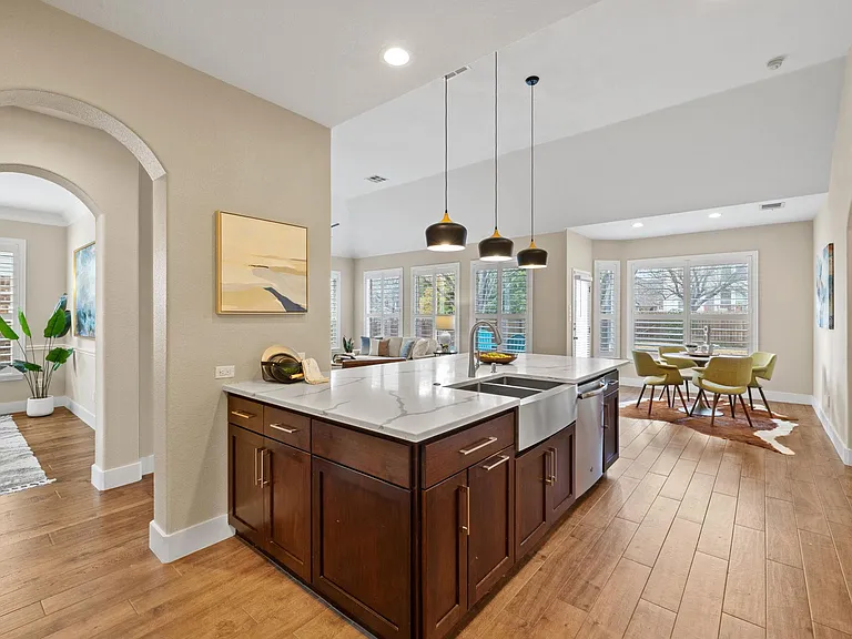 8112 Cobblestone — Photo 13