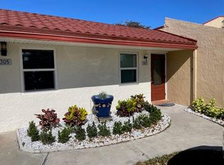 307 Lake Evelyn Dr, West Palm Beach, FL 33411