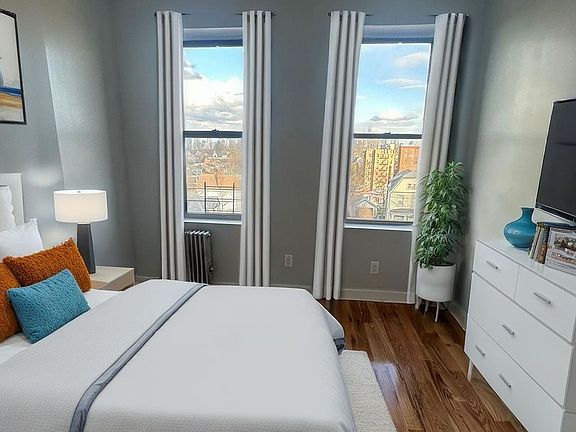 3rd image of 4603 Hudson Ave APT 14