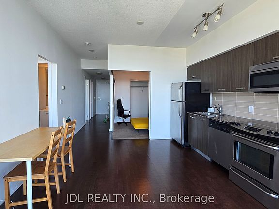 2nd image of 832 Bay St #4702