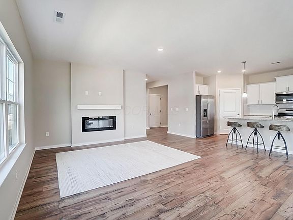 5th image of 412 Madison Way