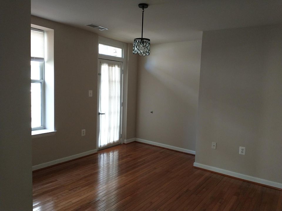 1st floor bedroom with balcony