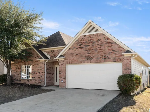 704 Waterford Ln, Calera, AL 35040