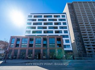 664 Spadina Ave #214, Toronto, ON M5S 2H8