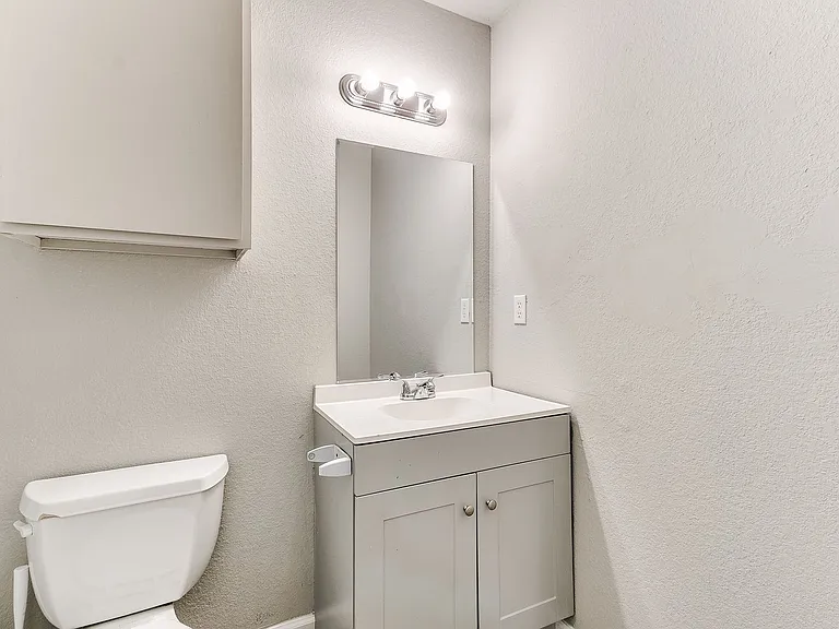 1113 W Fulton St — Photo 26