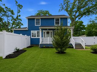 2 Taft Ave, Islip, NY 11751