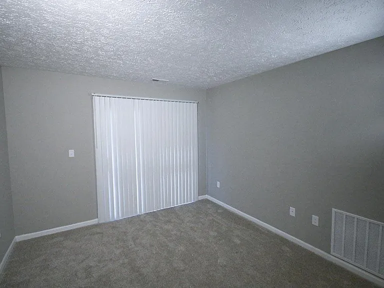 Hazelton Apartments — Photo 14