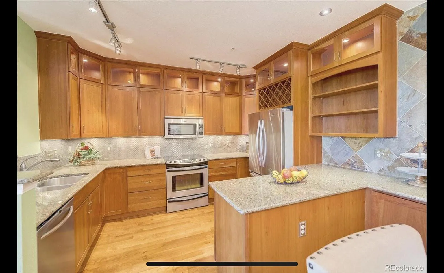 2070 Shamrock Dr — Photo 4