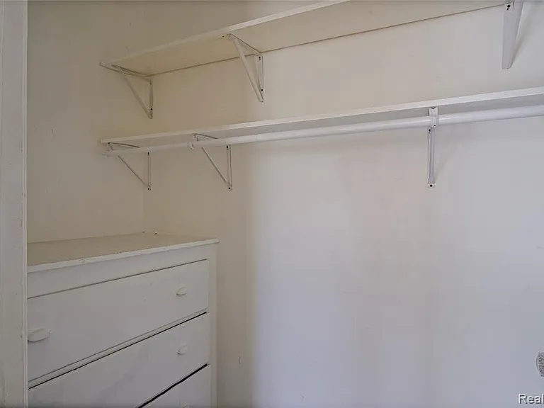 68 E Willis St #9 — Photo 10