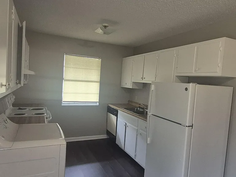 2710 S Taft St — Photo 4