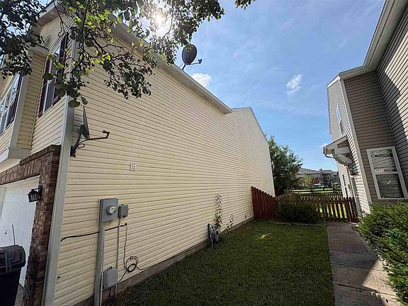 2nd image of 637 Fern St
