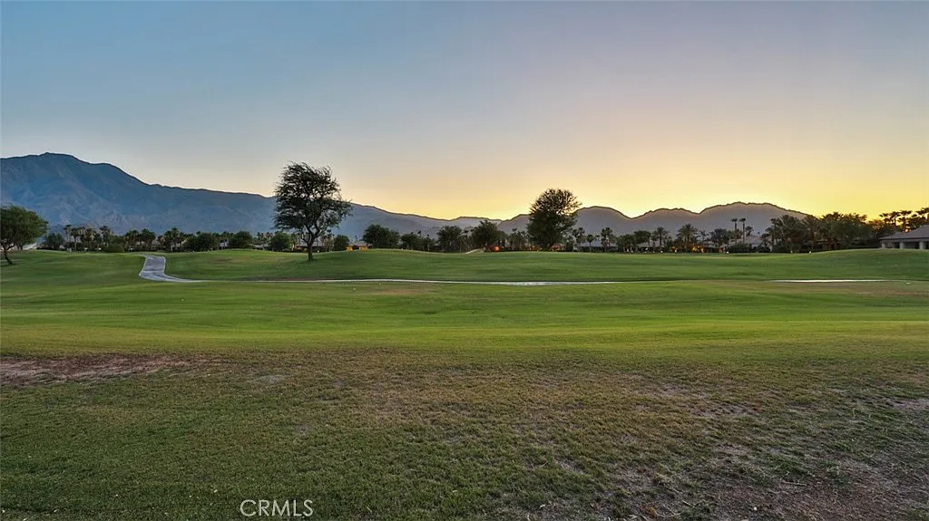 3 bed, 3.5 bath, 2501 sqft, $9,975 — Photo 4