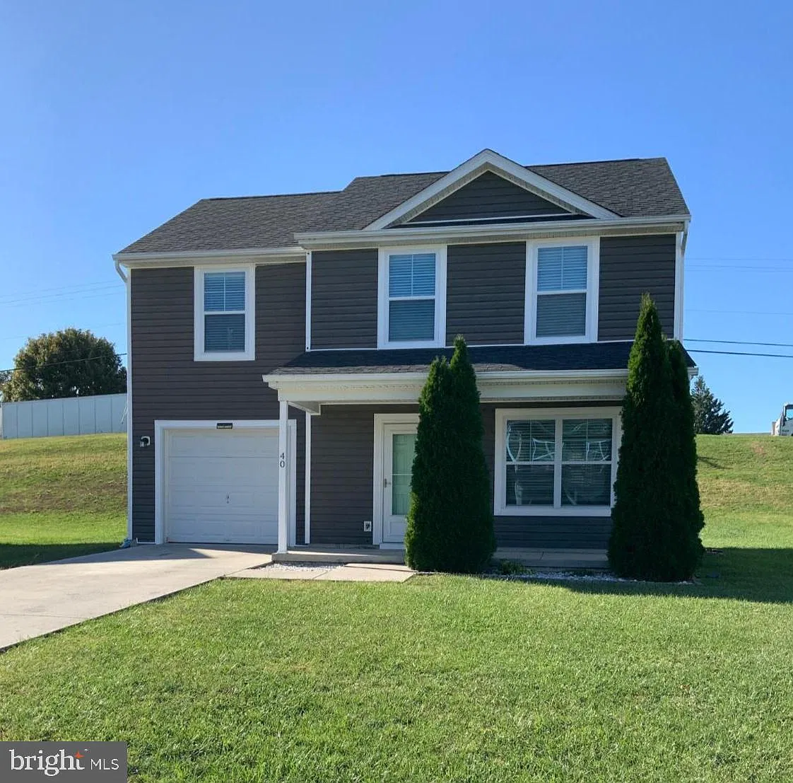 3 bed, 2.5 bath, 1328 sqft, $2,200 — Photo 1
