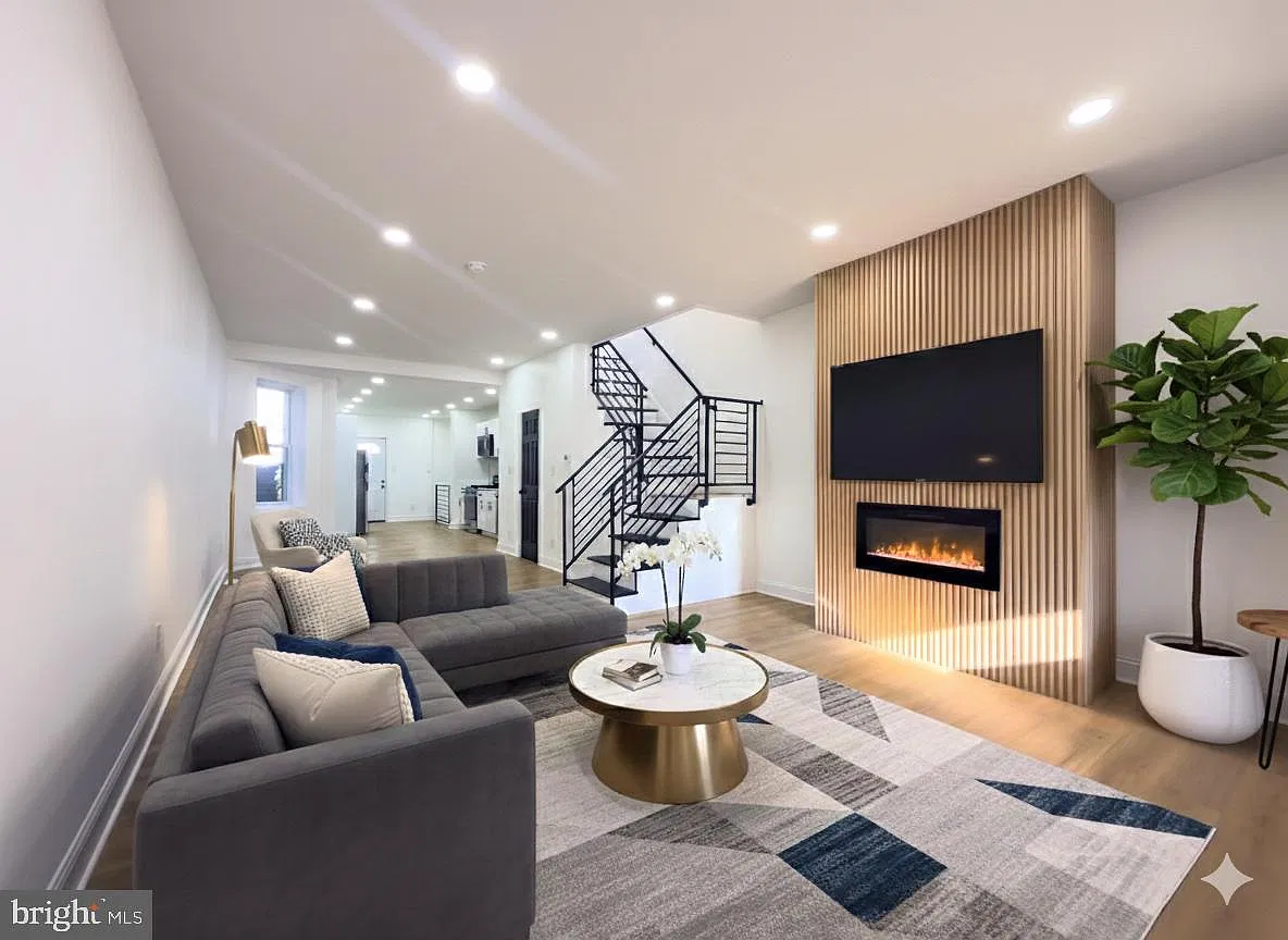 3 bed, 1.5 bath, 1374 sqft, $2,580 — Photo 1