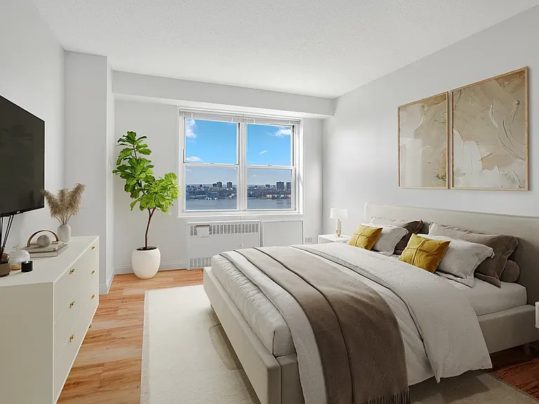 747 10th Ave #31F — Photo 3