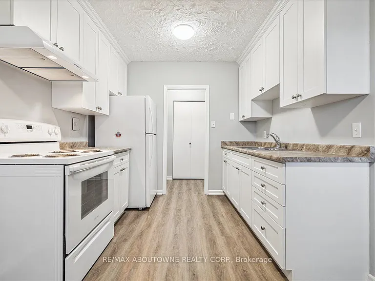 2350 Queensway Dr #3 — Photo 13