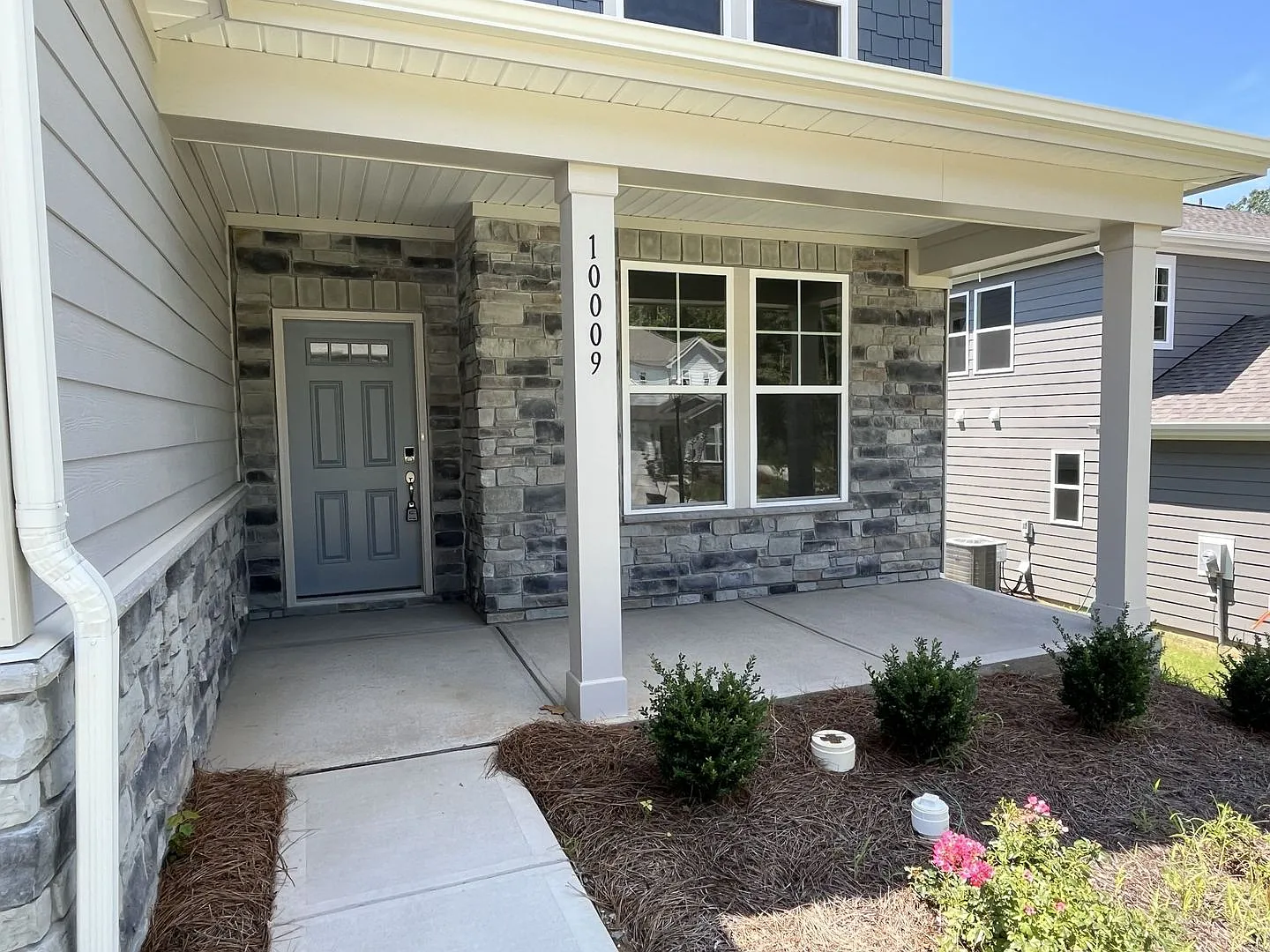 Brand New 4 Bed Concord home with 1 Bed on Main Level! — Photo 2