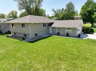 371 Carnaby Dr NE, Cedar Rapids, IA 52402