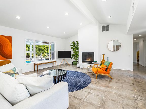 3rd image of 74960 Borrego Dr