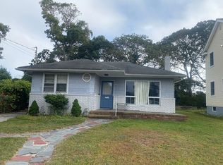 22 Manor Dr, Shirley, NY 11967