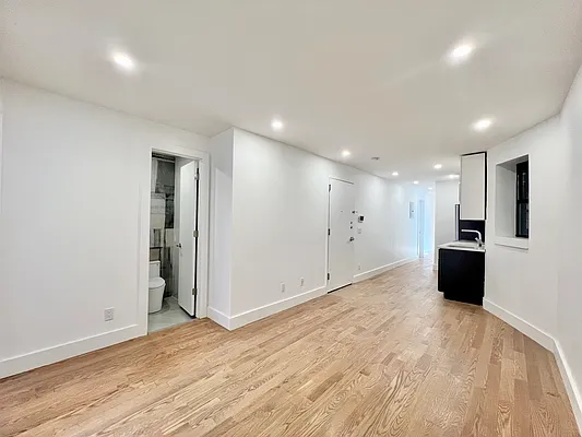 Rented by Hagstrom Management Inc | media 23