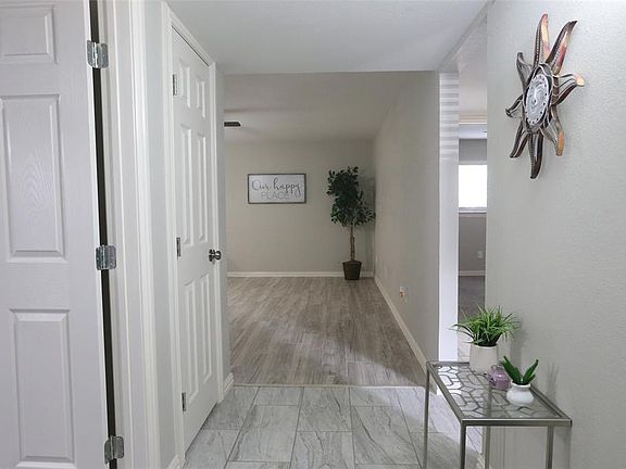 2nd image of 2922 Nueva Tierra St