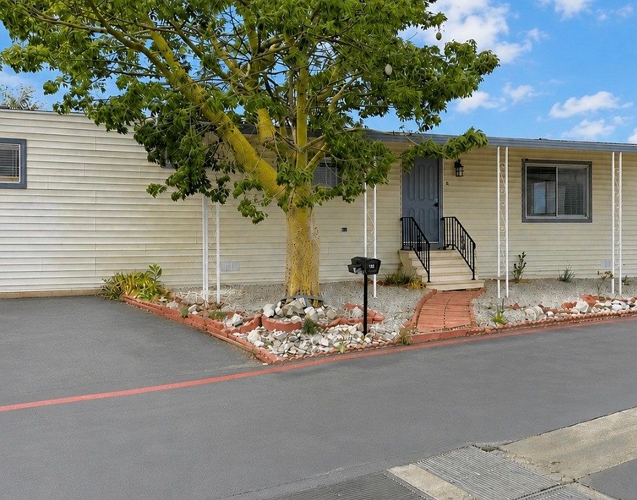 1st image of 27361 Sierra Hwy Space 198