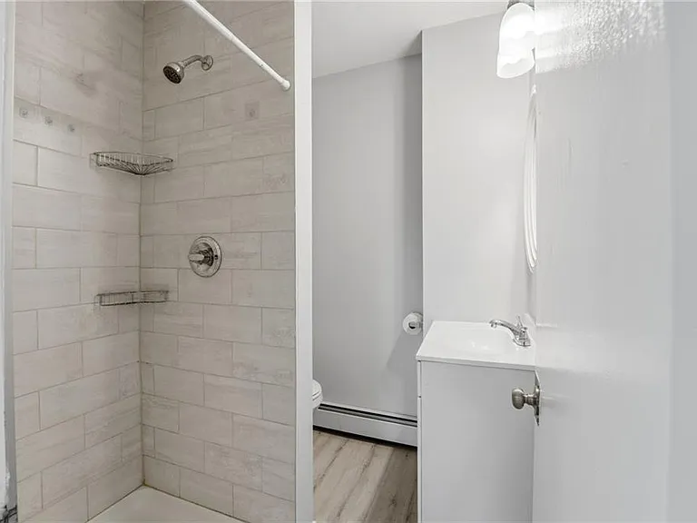 23 Penn St #3R — Photo 7