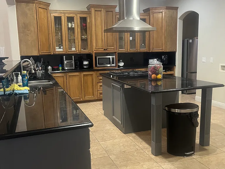 646 Emden St — Photo 3