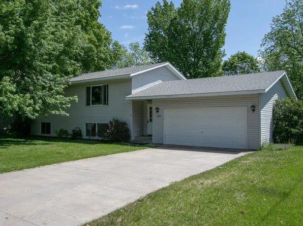 107 Douglas Ave N, Braham, MN 55006