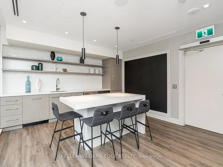 212 King William St #502 — Photo 26