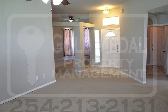 302 James Loop — Photo 5