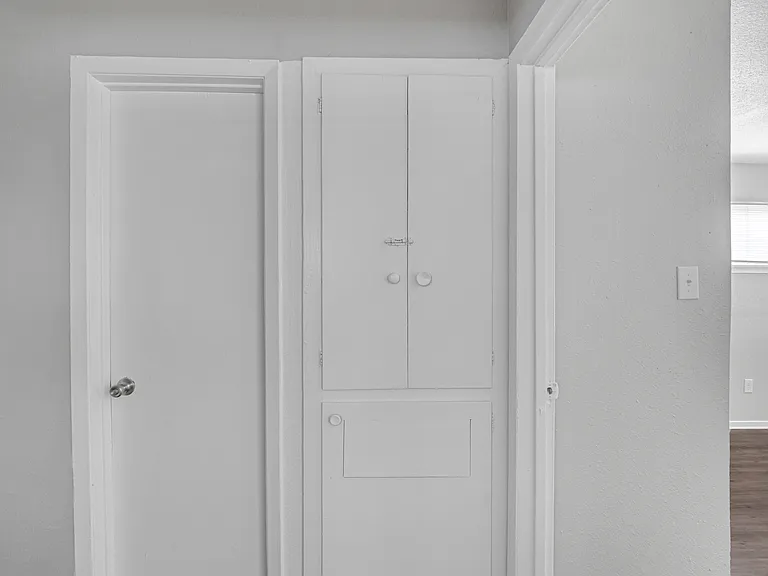 Pickfair Apartments — Photo 8
