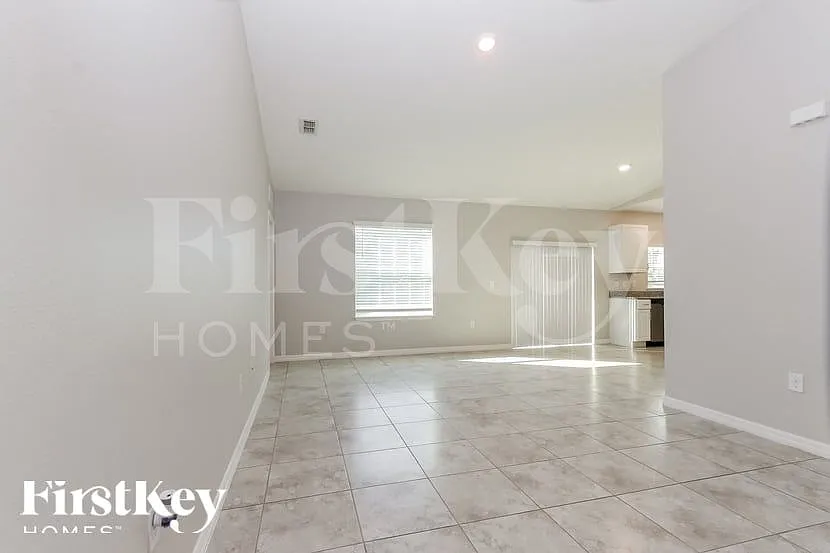 3 bed, 2.0 bath, 1309 sqft, $2,375 — Photo 4