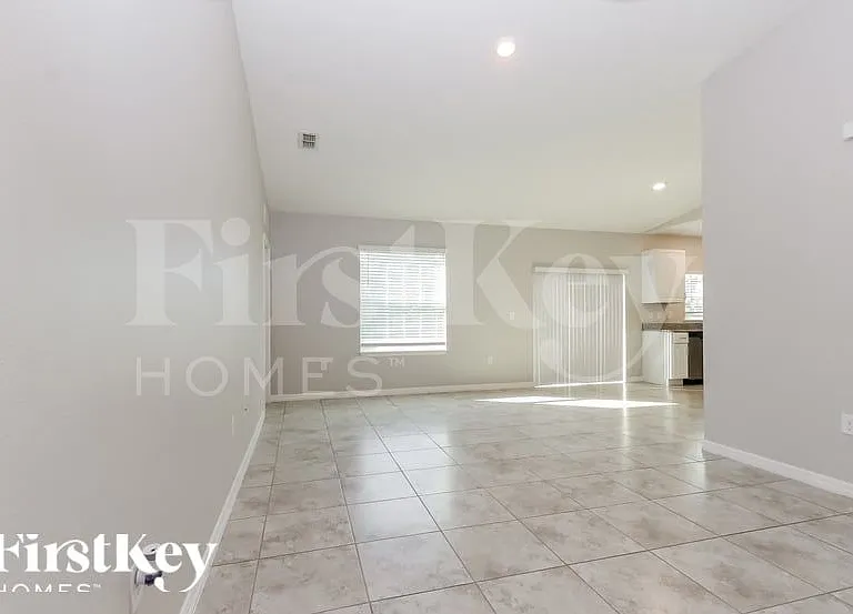 1810 SW Effland Ave — Photo 4
