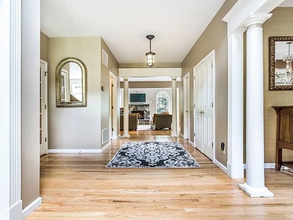 3rd image of 33 Brundige Dr