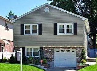 6117 211th St, Oakland Gardens, NY 11364