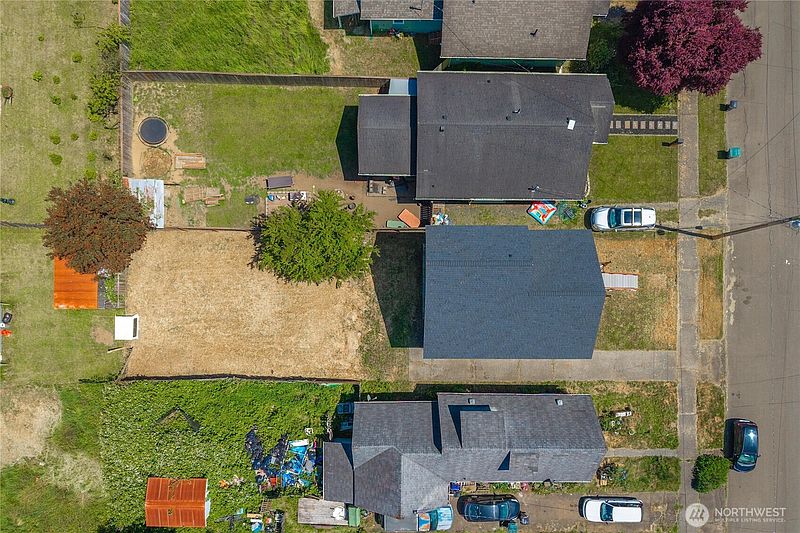 4th image of 223 Karr Avenue